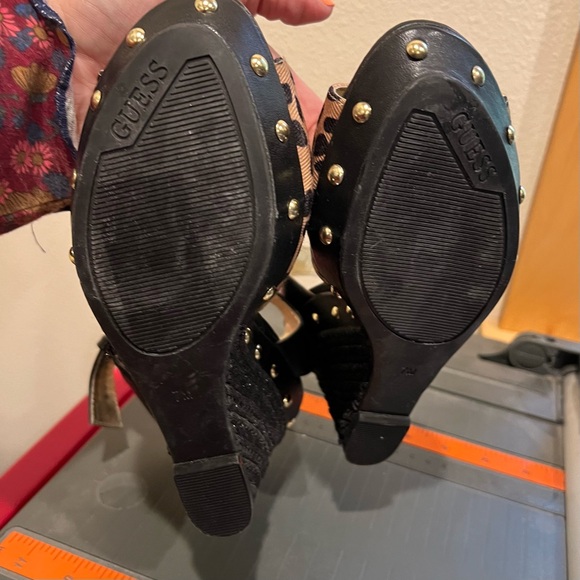 Guess Leopard Women’s Size 7 - Picture 3 of 14